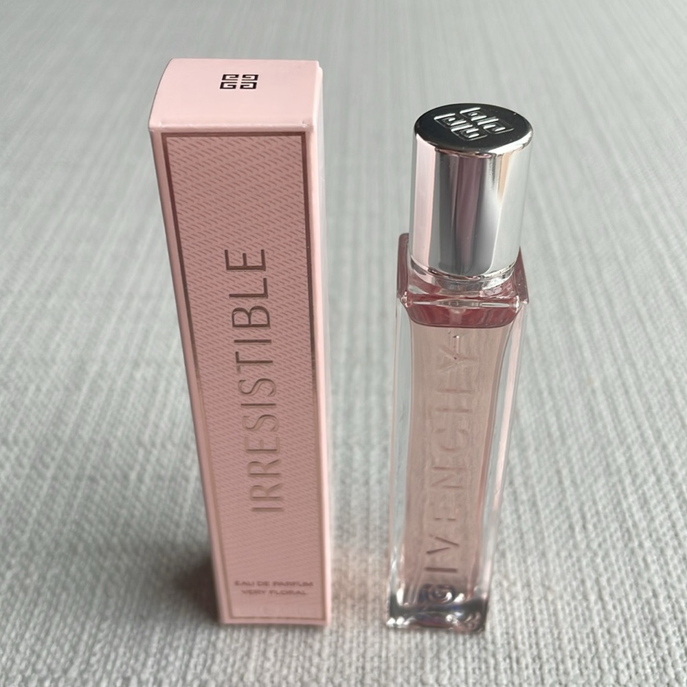 Givenchy Irresistible Very Floral travel spray